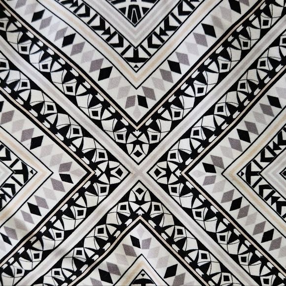 White House Black Market Black and White Geometric Strapless Top Size 2 - Picture 3 of 10